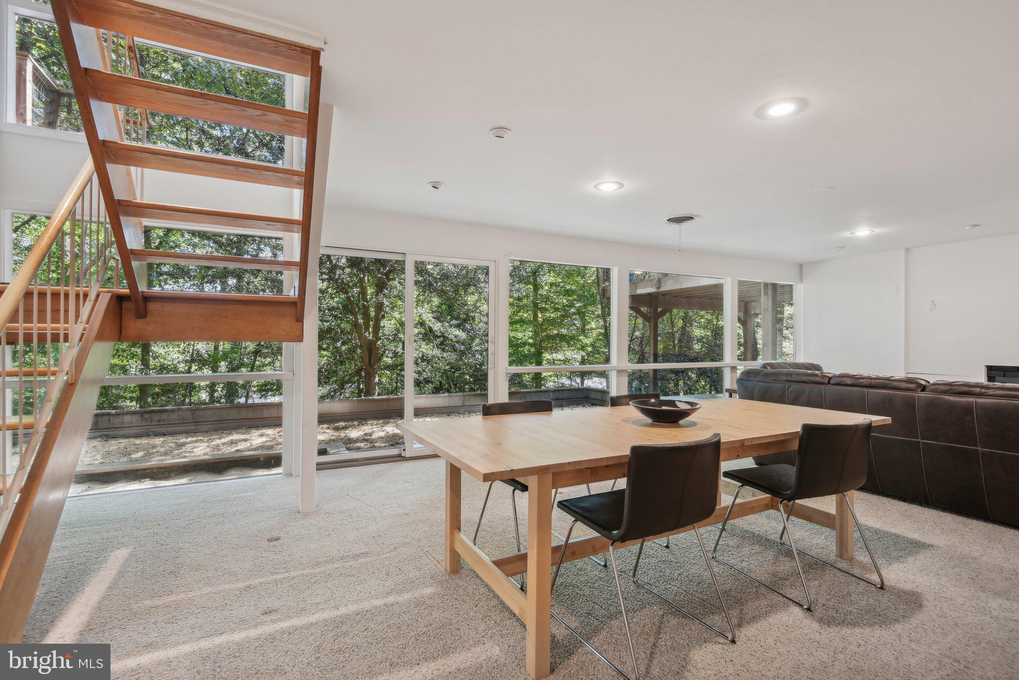 CARDEROCK SPRINGS - Residential