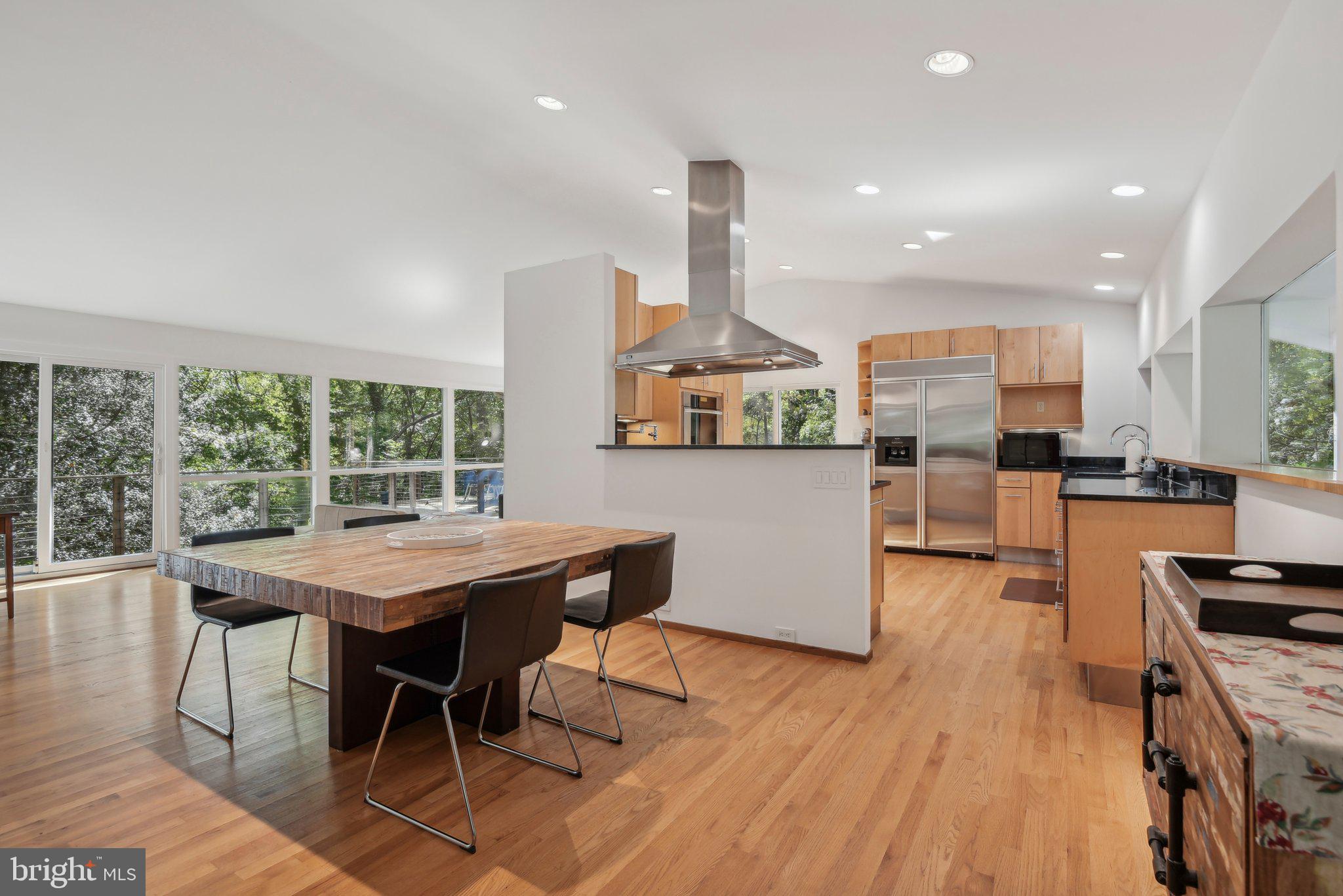 CARDEROCK SPRINGS - Residential