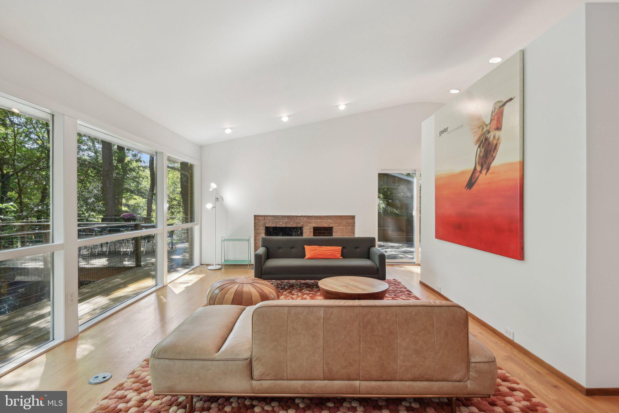 CARDEROCK SPRINGS - Residential