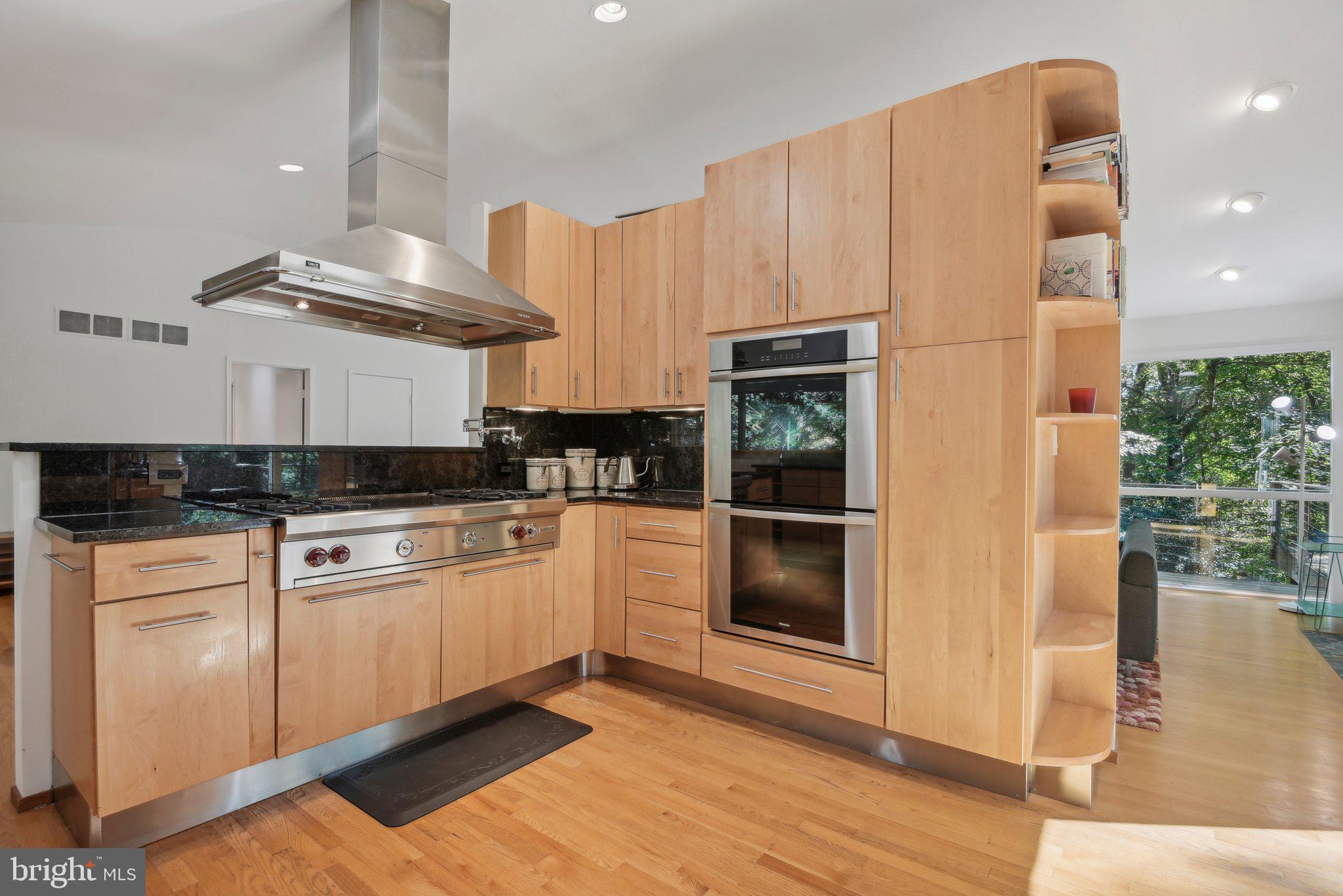 CARDEROCK SPRINGS - Residential