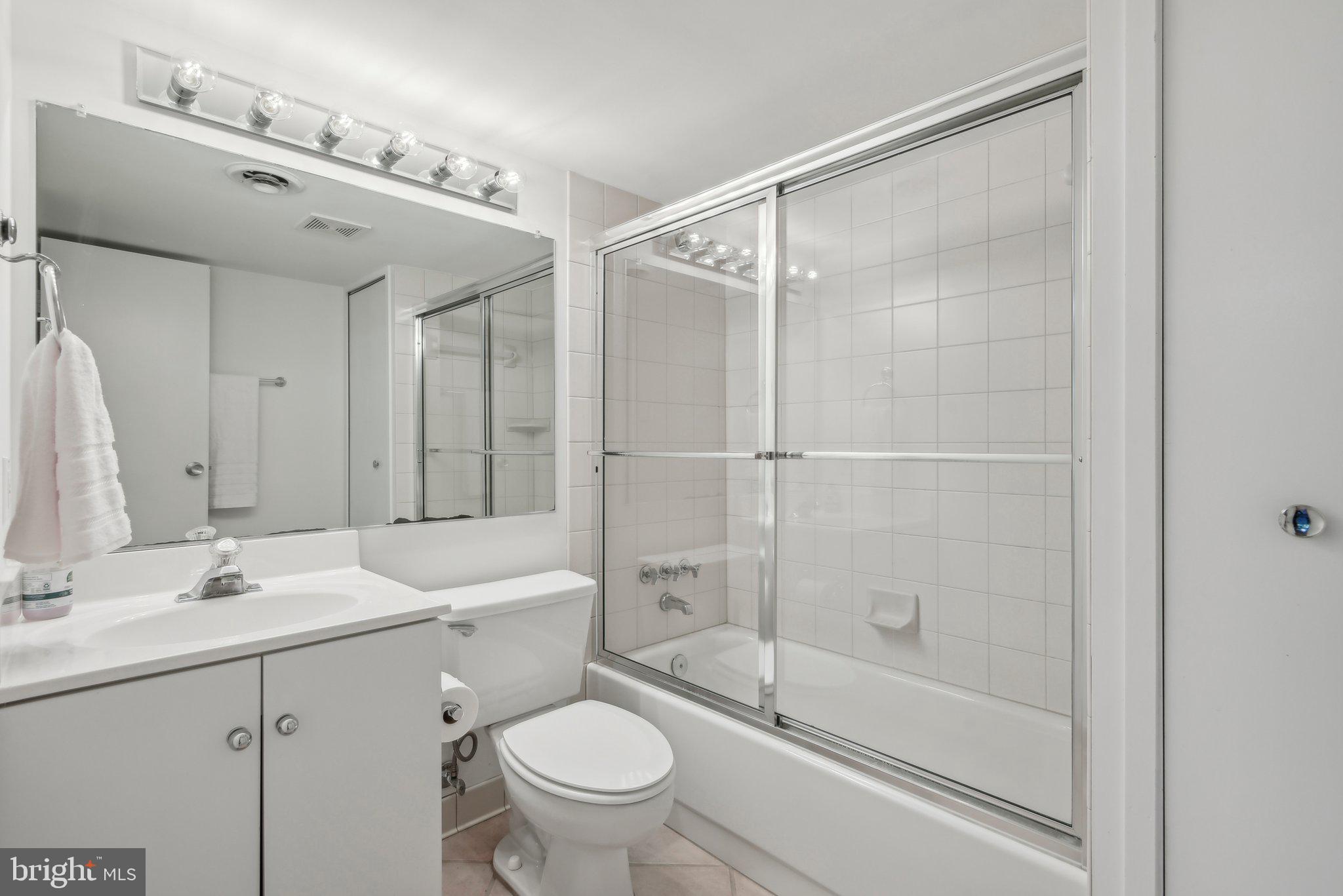 CARDEROCK SPRINGS - Residential