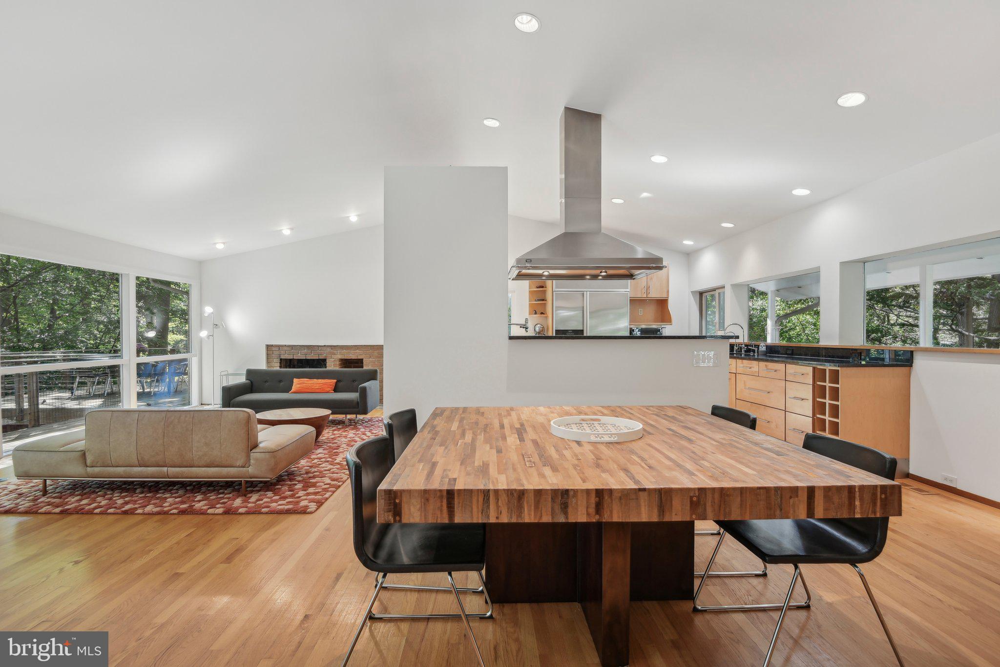 CARDEROCK SPRINGS - Residential