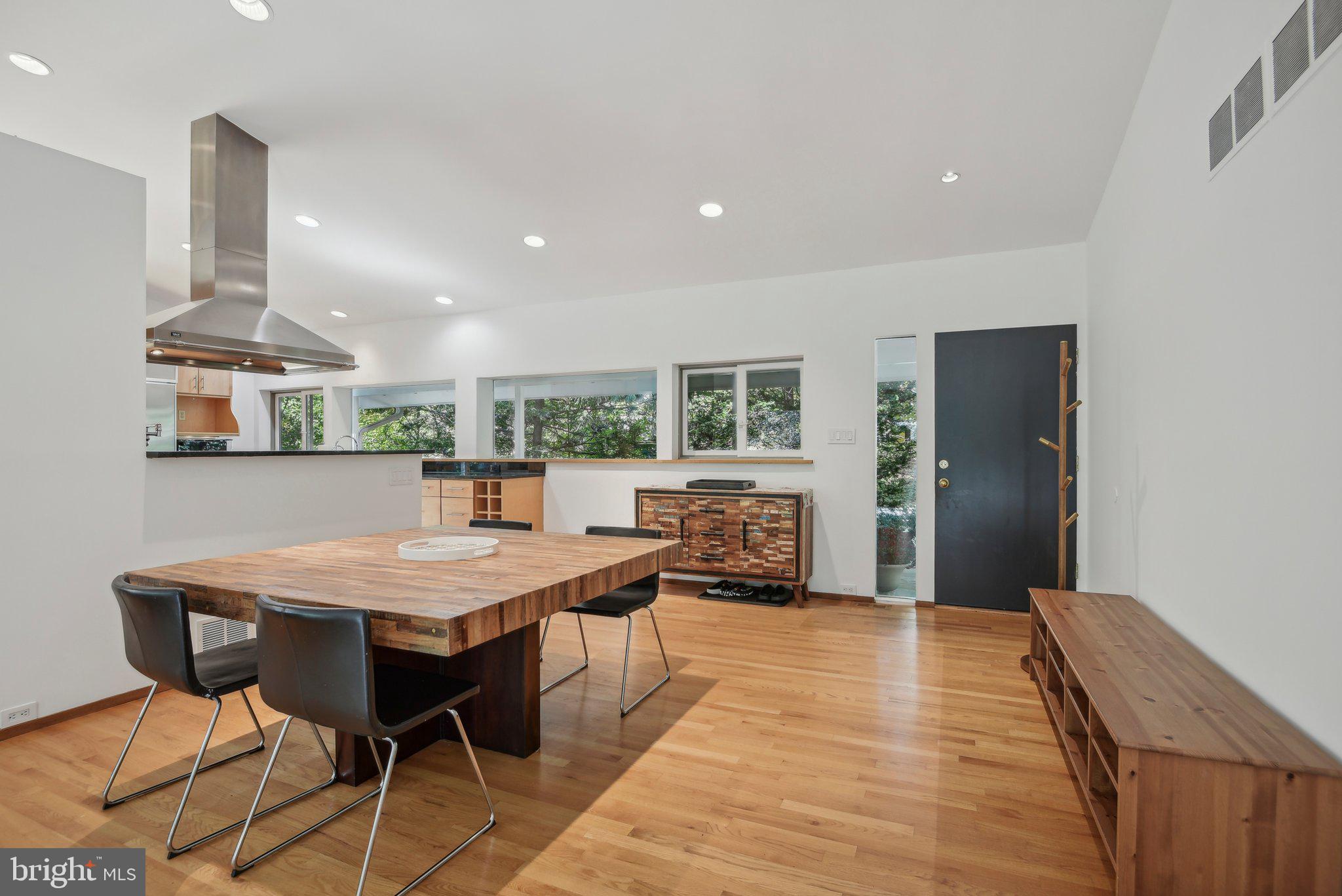 CARDEROCK SPRINGS - Residential