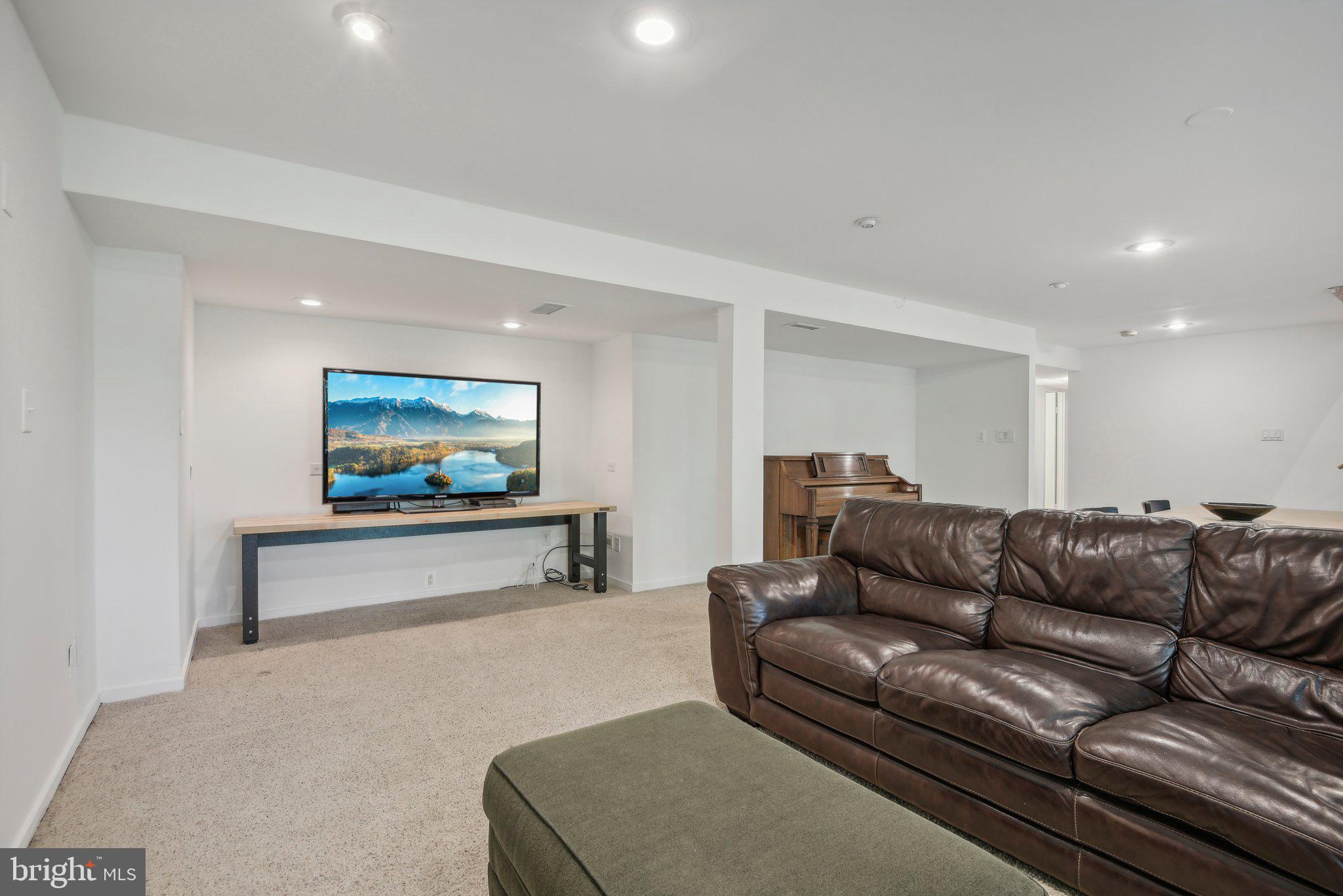 CARDEROCK SPRINGS - Residential