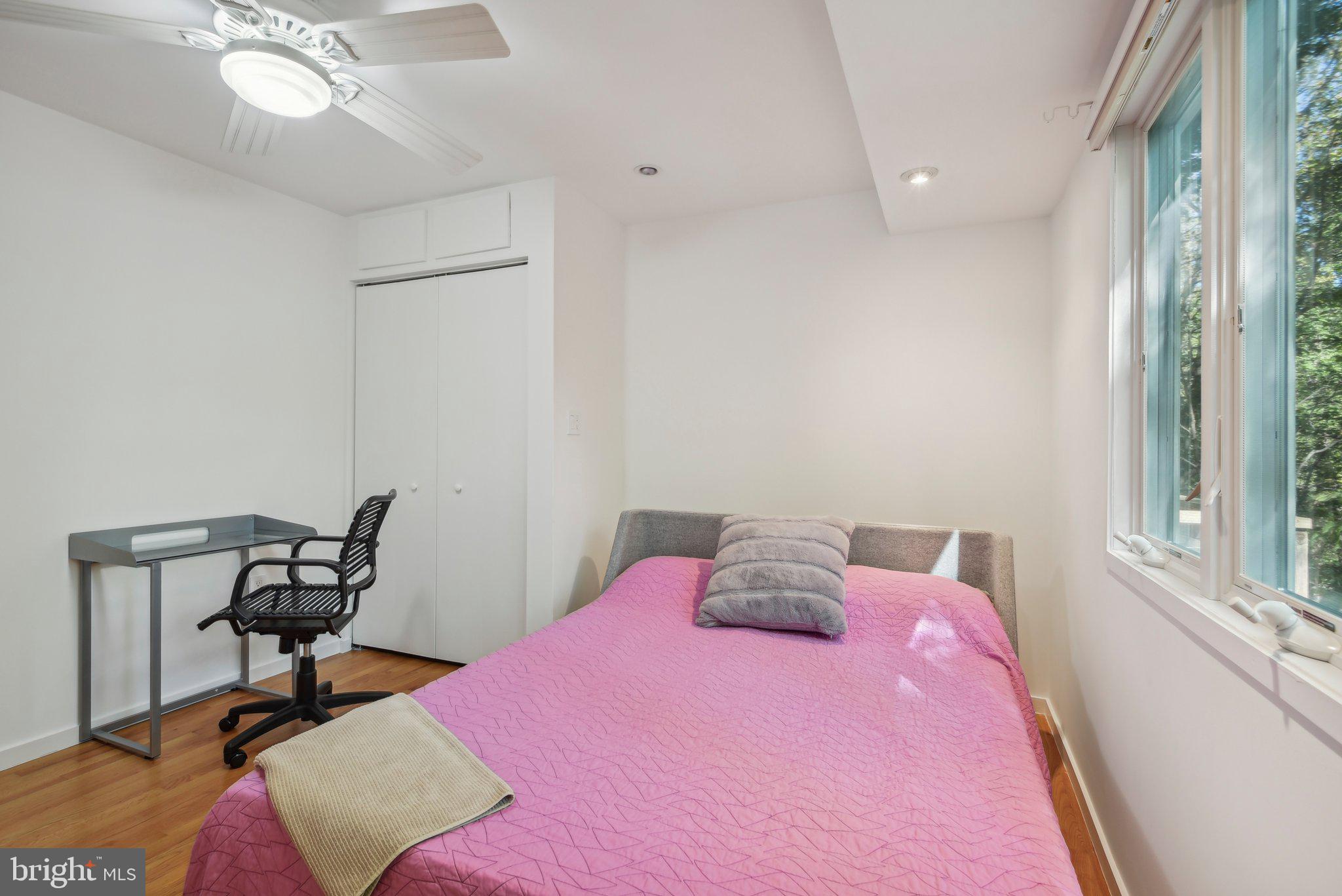 CARDEROCK SPRINGS - Residential