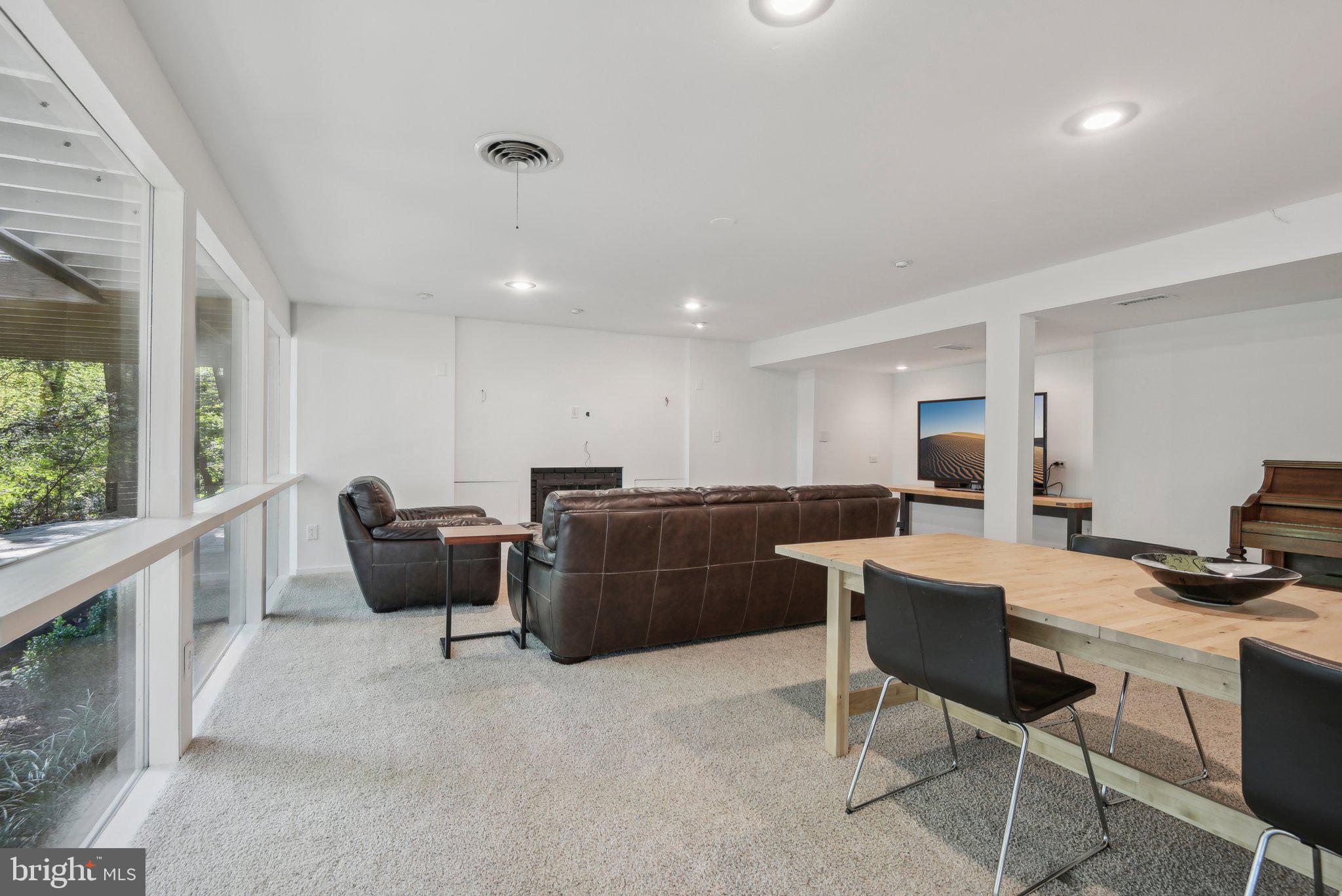 CARDEROCK SPRINGS - Residential