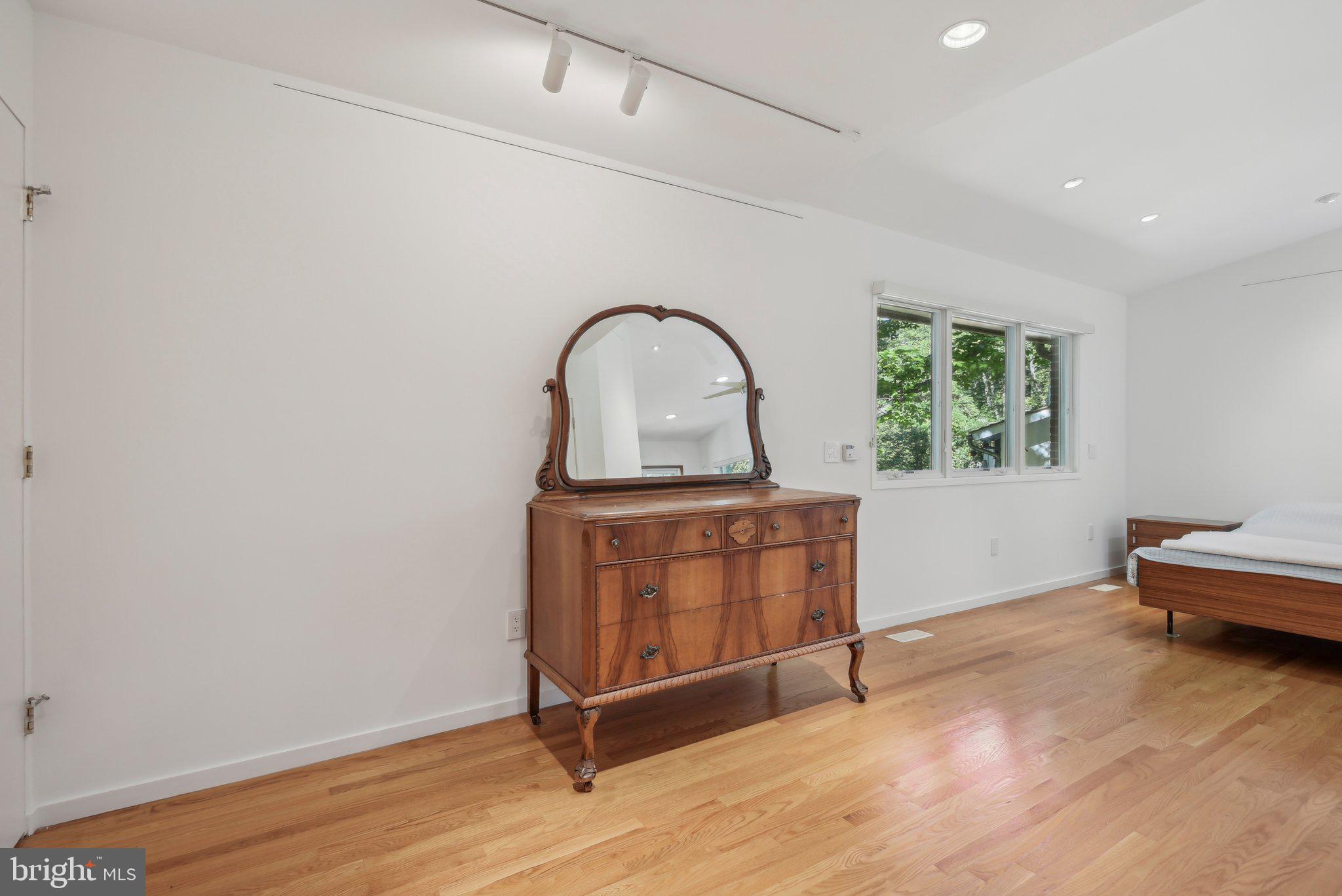 CARDEROCK SPRINGS - Residential