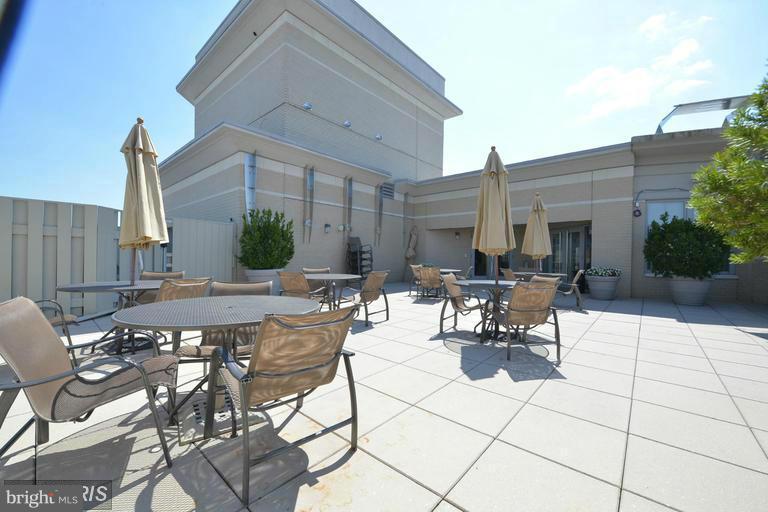 CARLTON HOUSE - Residential