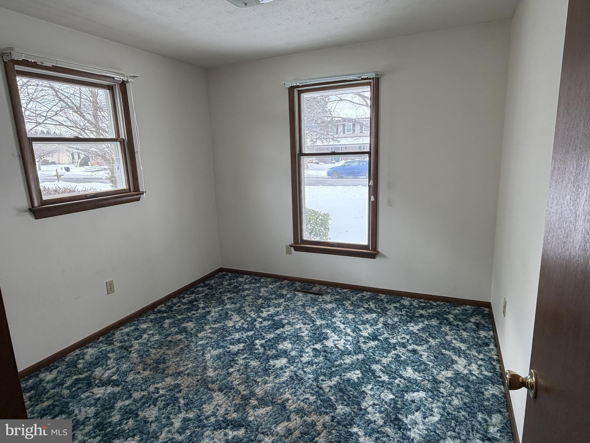 LONDONDERRY VILLAGE - Residential