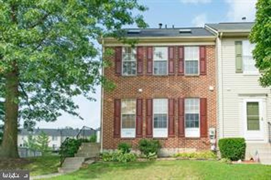 END UNIT TOWNHOUSE WITH 3 BEDROOMS, FULL BATH FOR PRIMARY BEDROOM, SKYLIGHT IN THE PRIMARY BEDROOM, HIGH CEILING IN THE HALLWAY, DECK OFF THE LIVIGN ROOM  OVERLOOKING THE GRASS AREA, LIVING ROOM WITH FIREPLACE, FINISHED BASEMENT WITH 2 WINDOWS ABOVE GROUND, THE KINGSBROOK COMMUNITY OFFERS POOL, TENNIS COURTS AND CLOSE TO WESTVIEW AREA