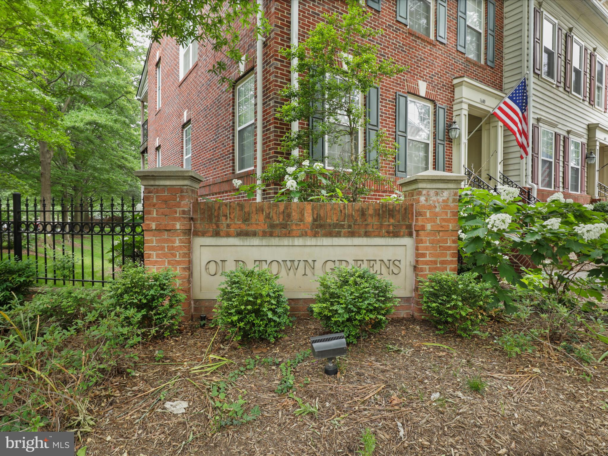 1604 HUNTING CREEK DRIVE B B