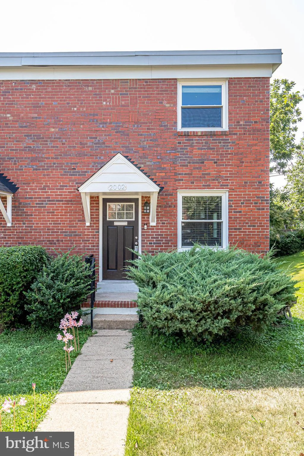 2002 N Dinwiddie Street, Arlington, VA 22207