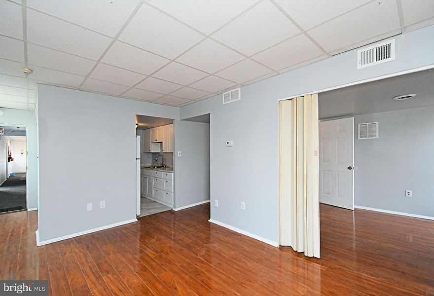 Spacious updated three bedroom second floor. Great location to Schools, Public transportation, Shopping and Pa. Turnpike.