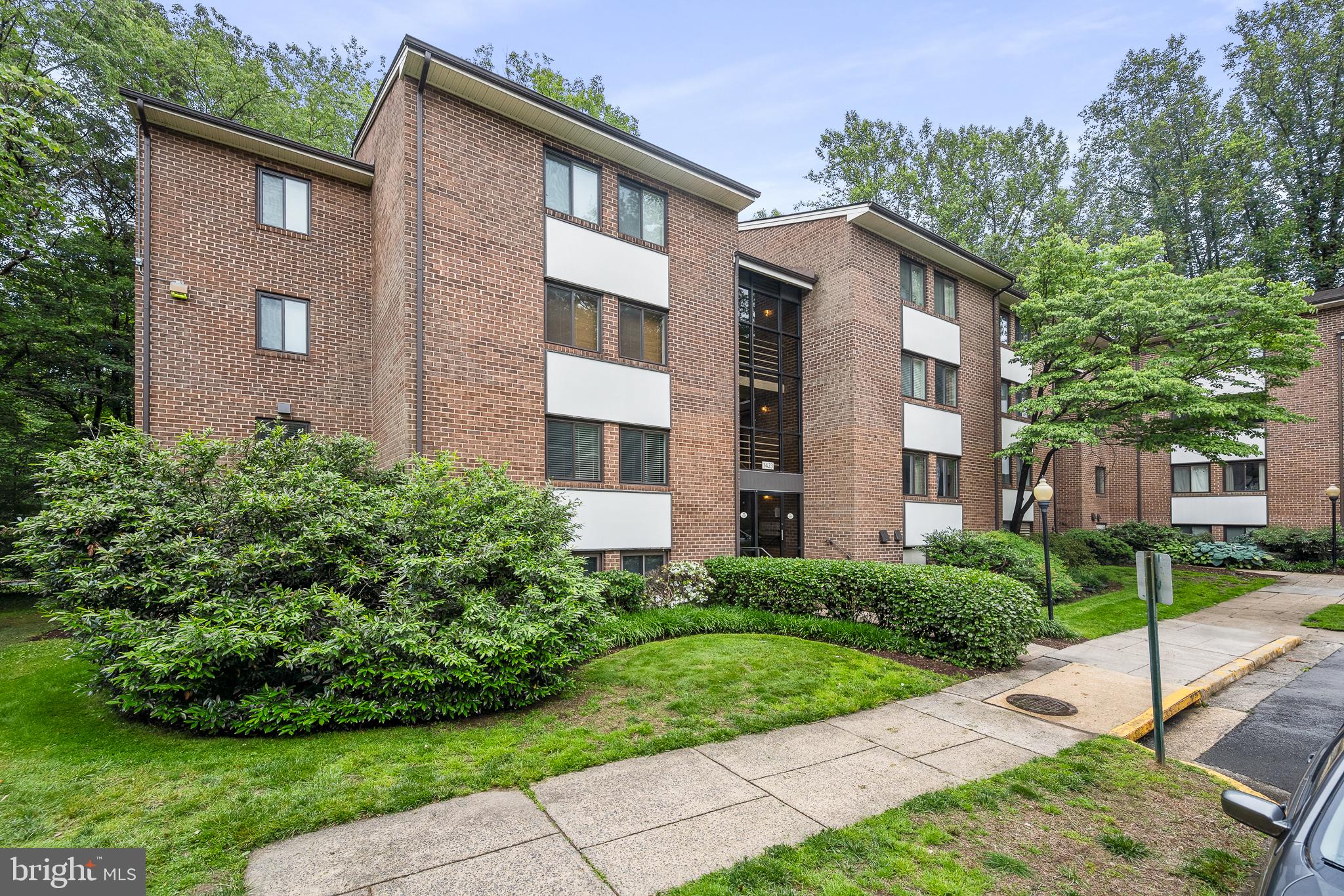 1423 NORTHGATE SQUARE 11
