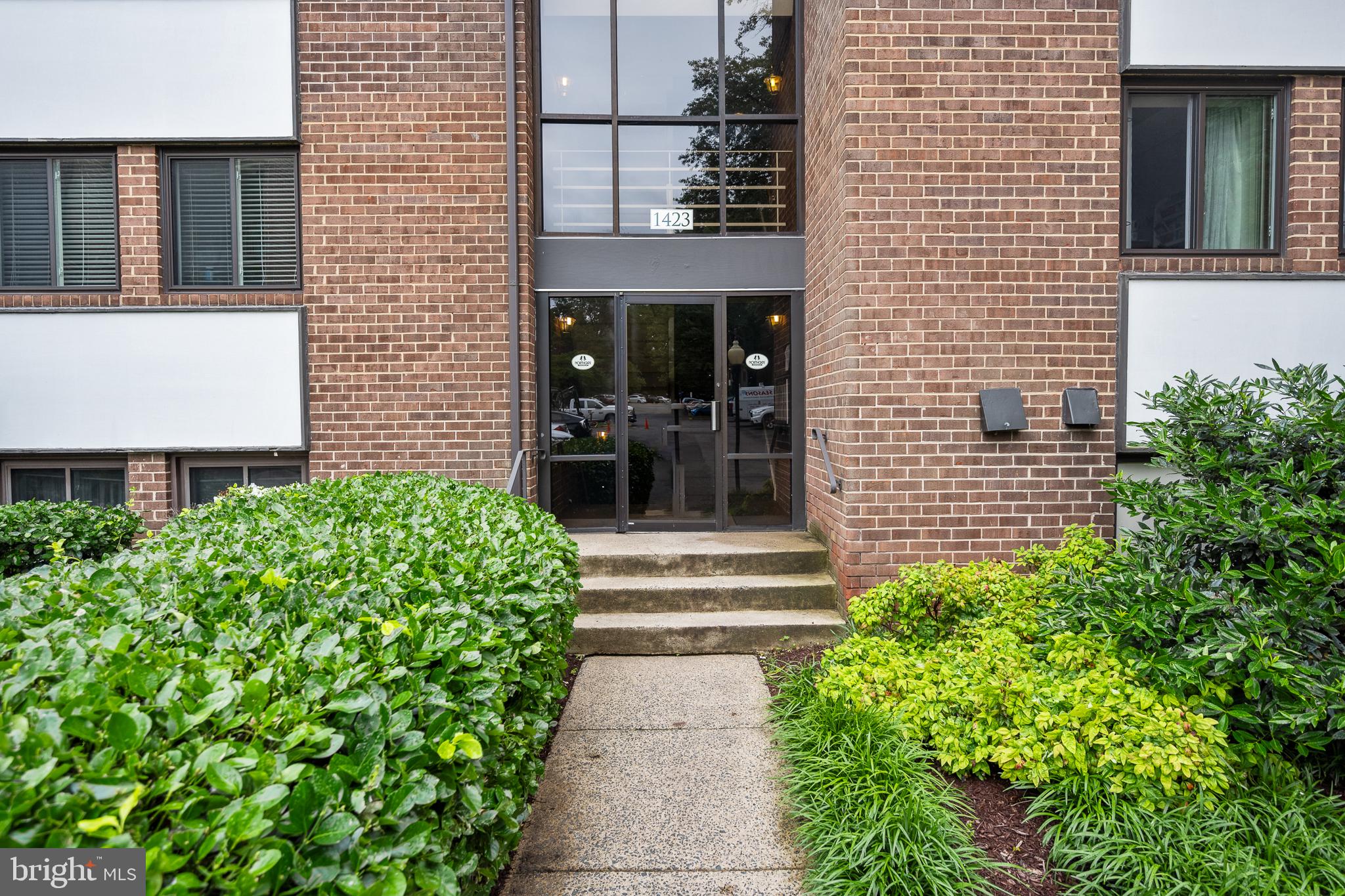 1423 NORTHGATE SQUARE 11