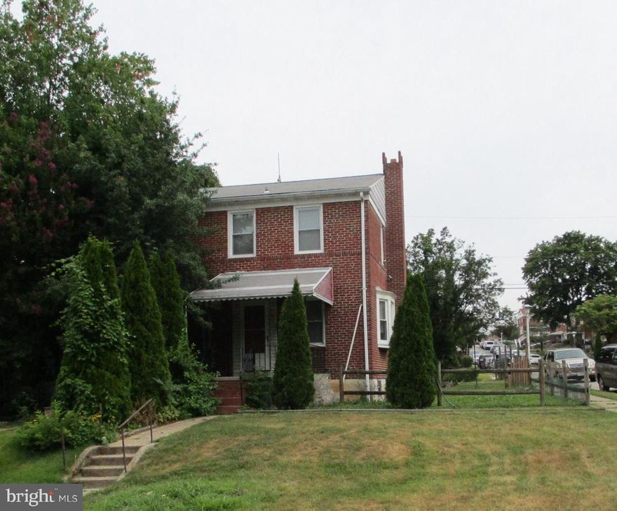 SELLER IS VERY MOTIVATED TO SELL!! This property is located  in the Hamilton Community. Property is begin sold AS-IS and needs some TLC.