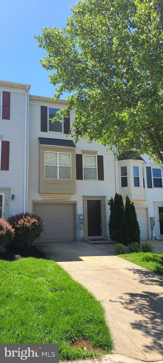 RIVERCHASE - Residential