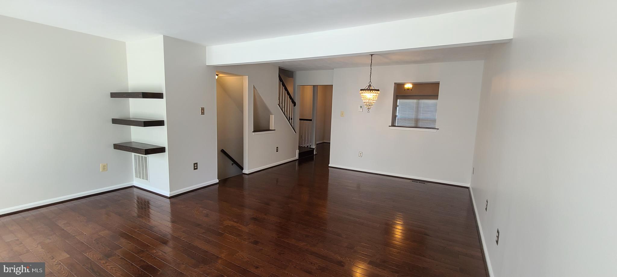 RIVERCHASE - Residential