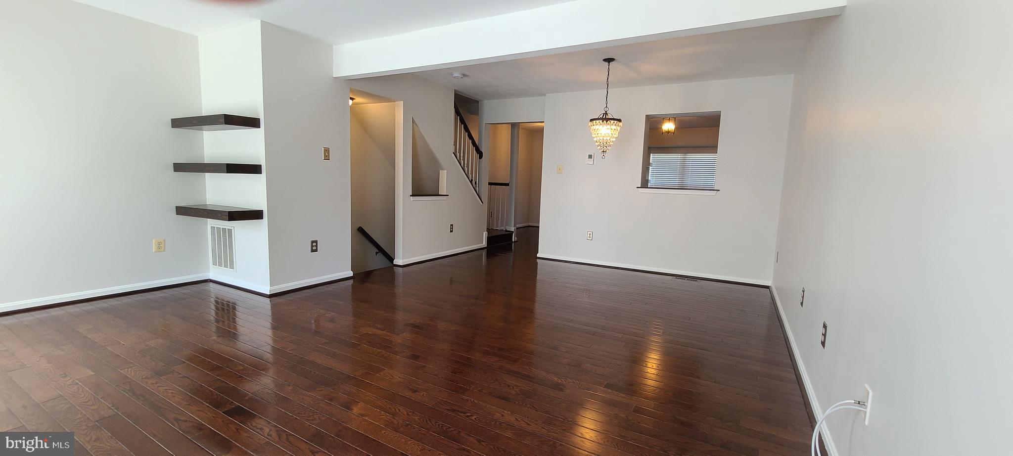 RIVERCHASE - Residential