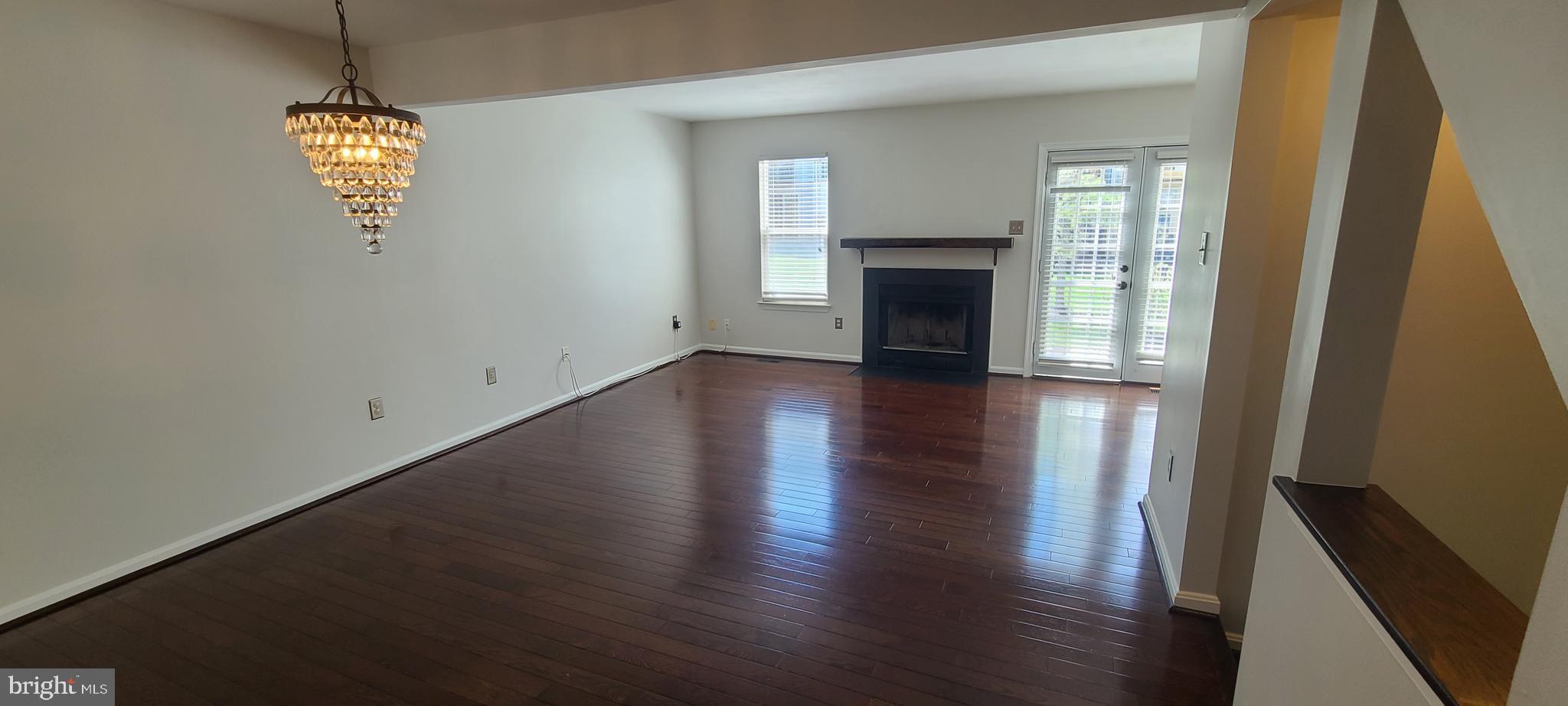 RIVERCHASE - Residential