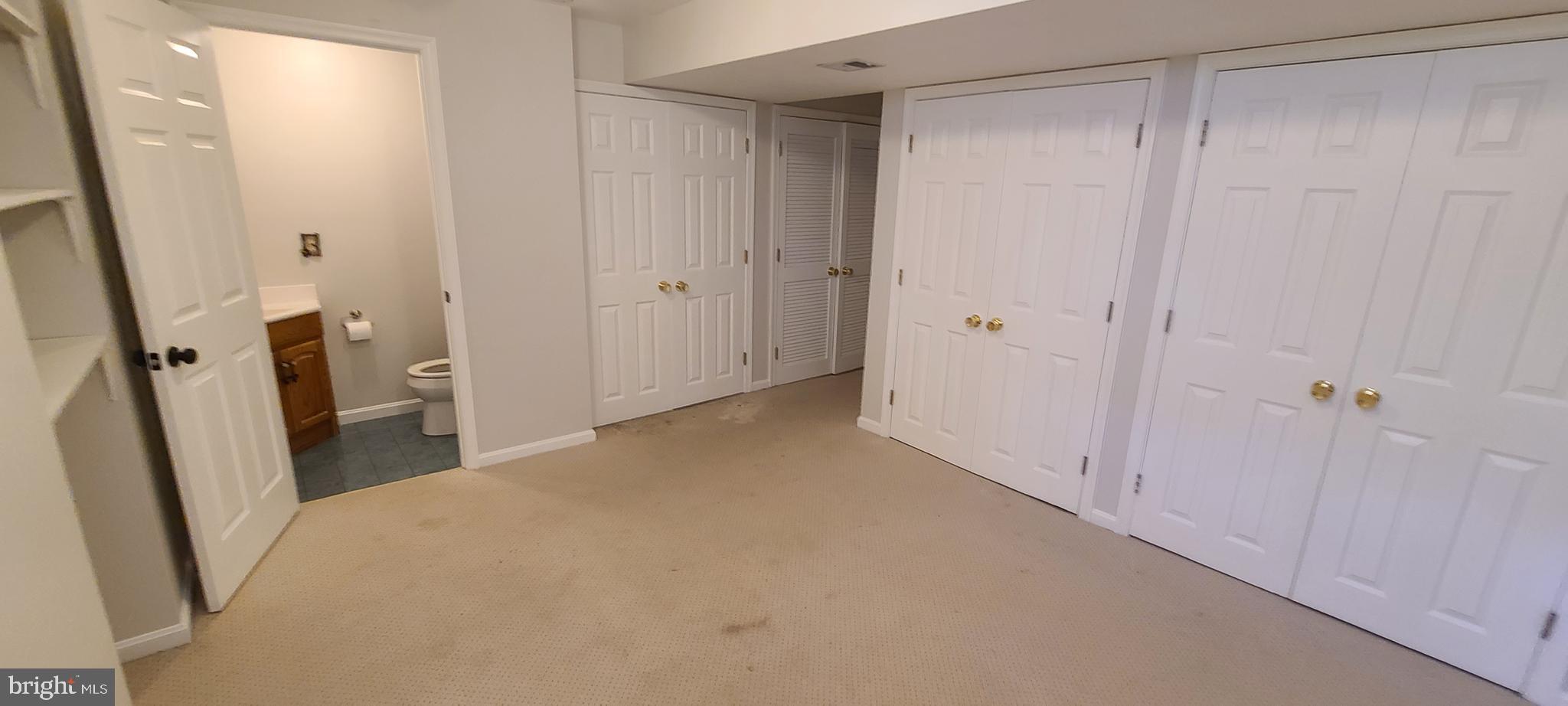 RIVERCHASE - Residential