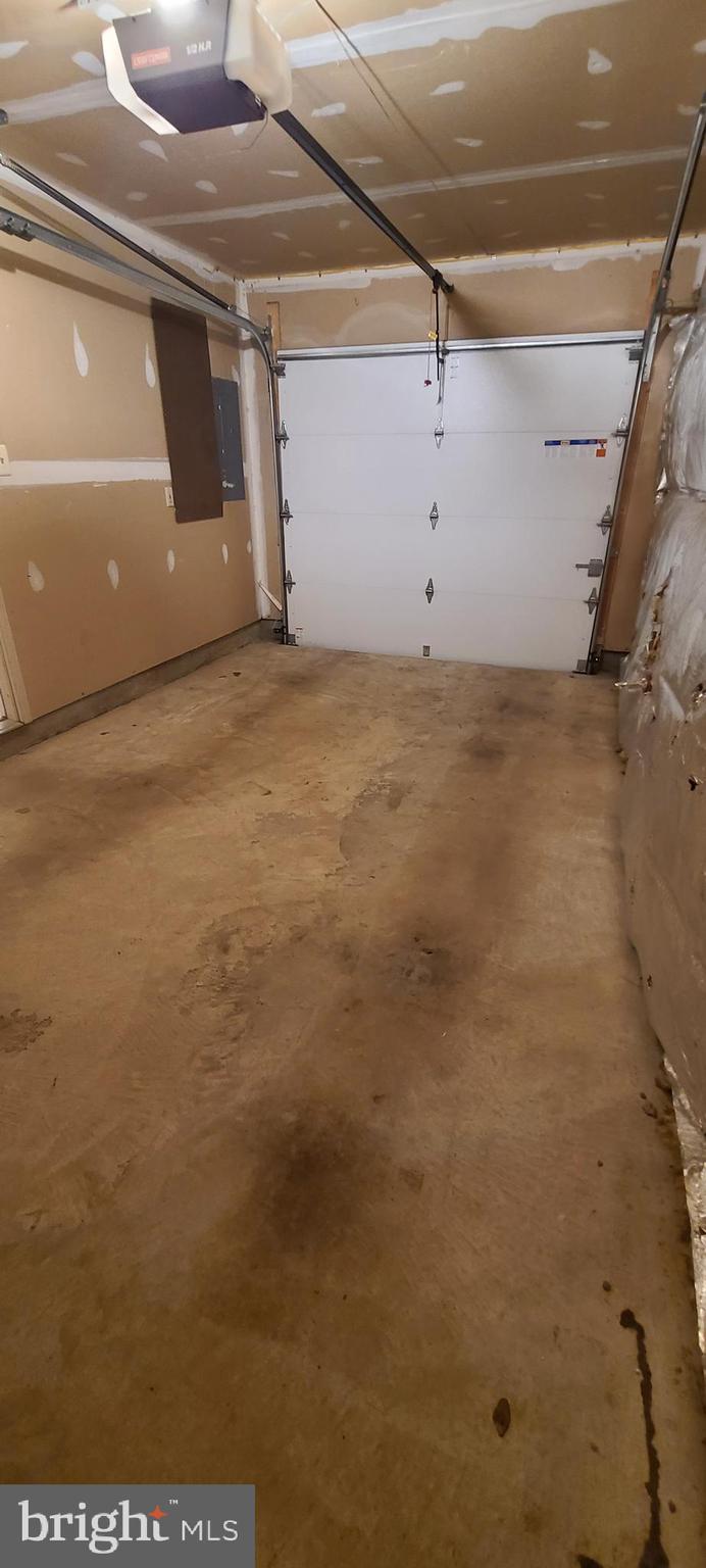 RIVERCHASE - Residential