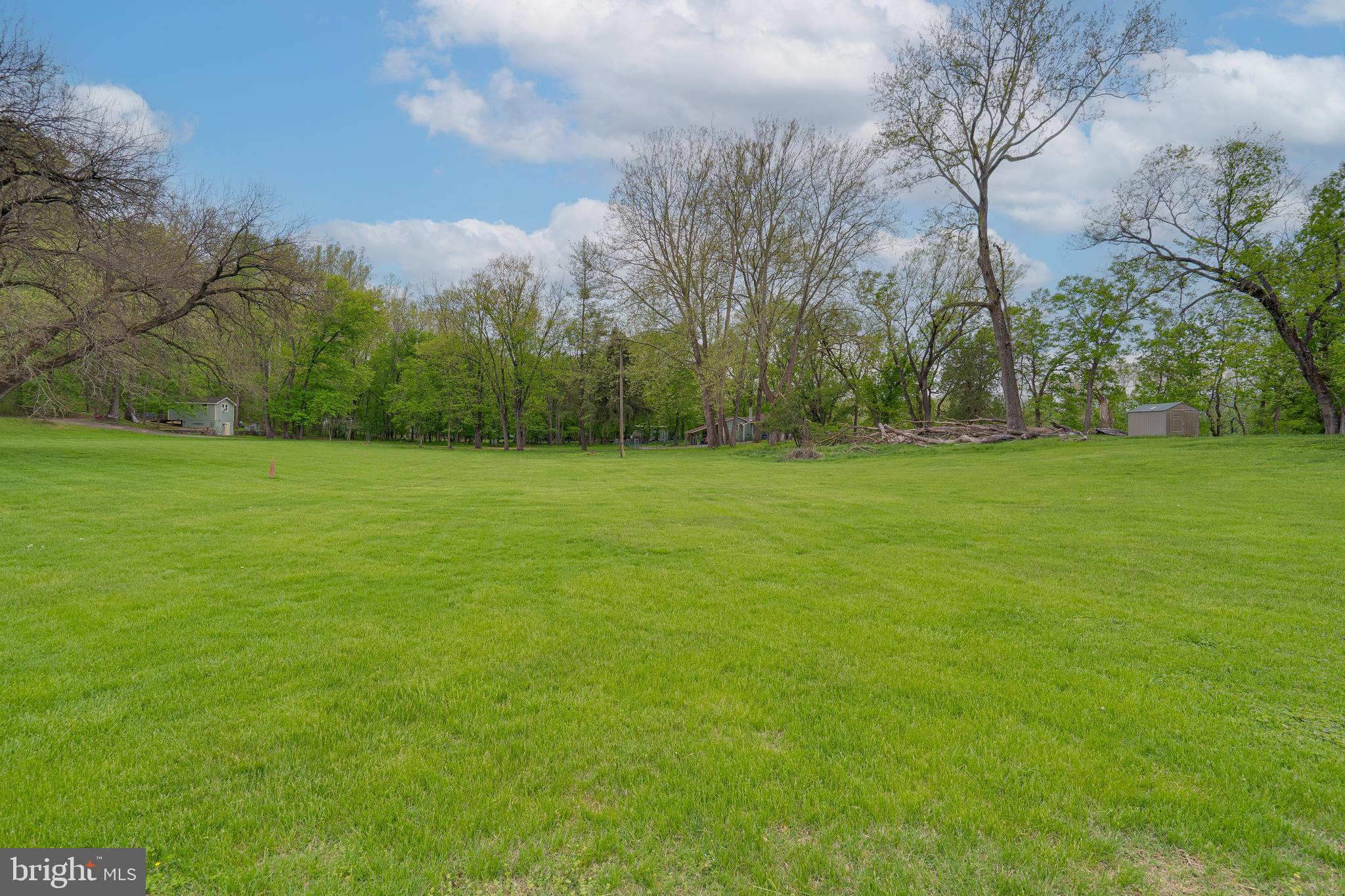 WIDE RIVER FARM - Residential