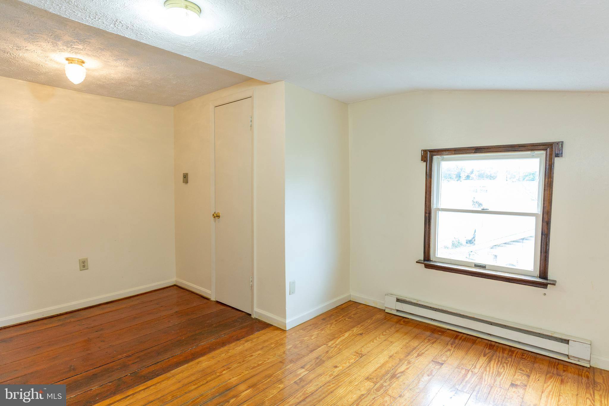 DOWNTOWN CHARLES TOWN - Residential Lease