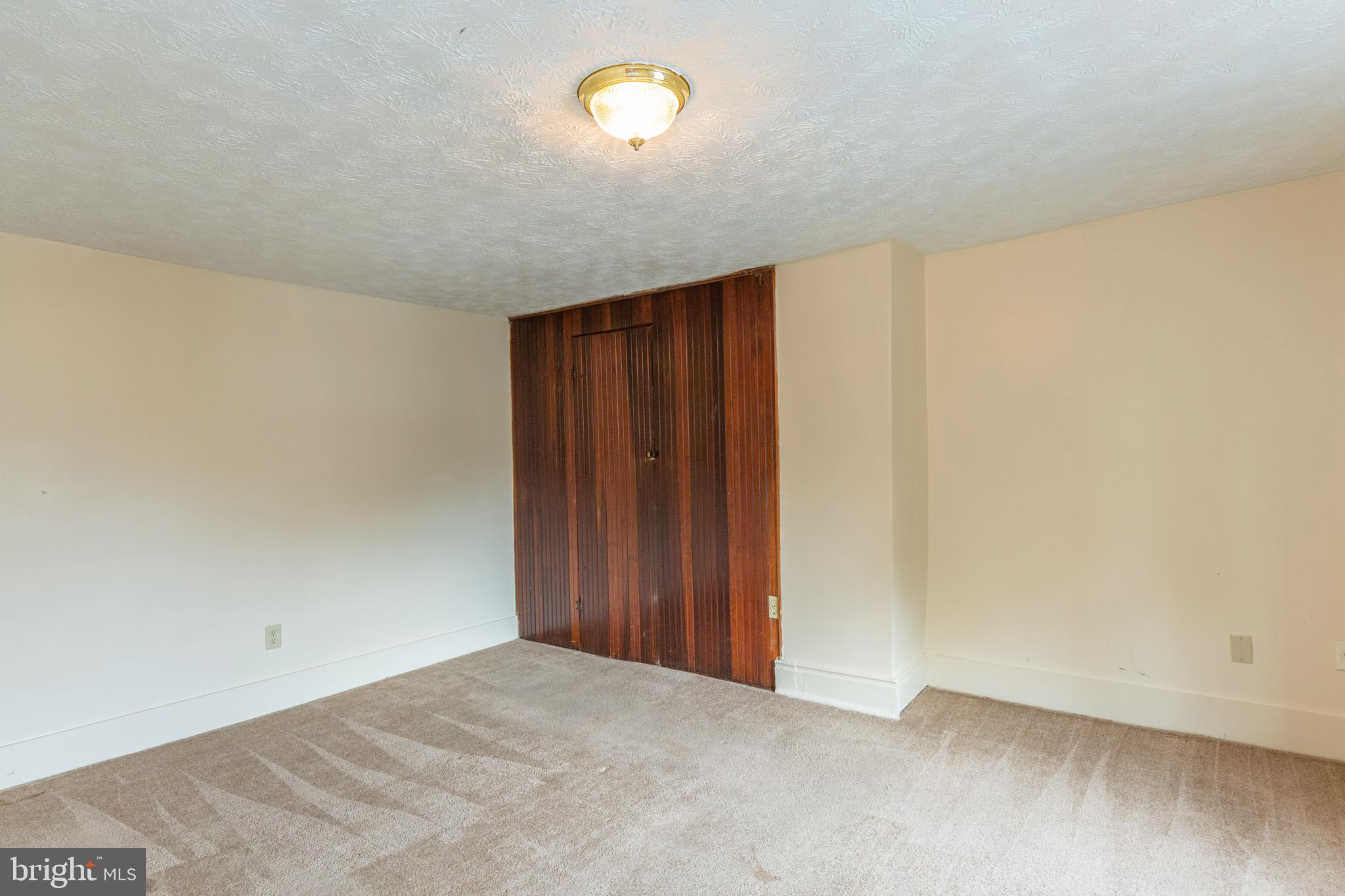 DOWNTOWN CHARLES TOWN - Residential Lease