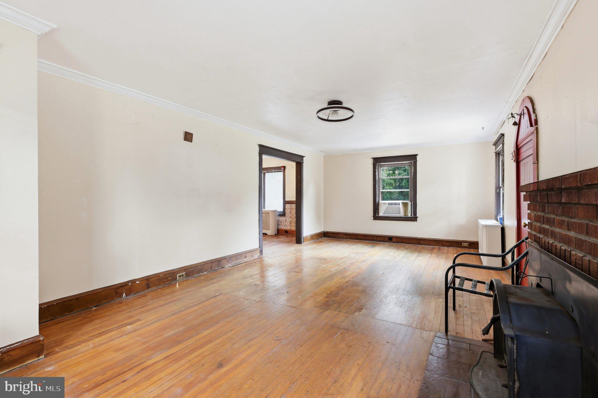 146 W BARBER AVENUE