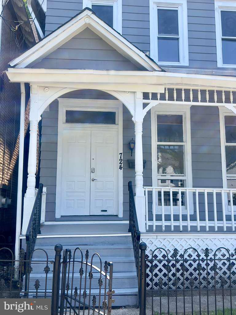 724 HUNTER STREET