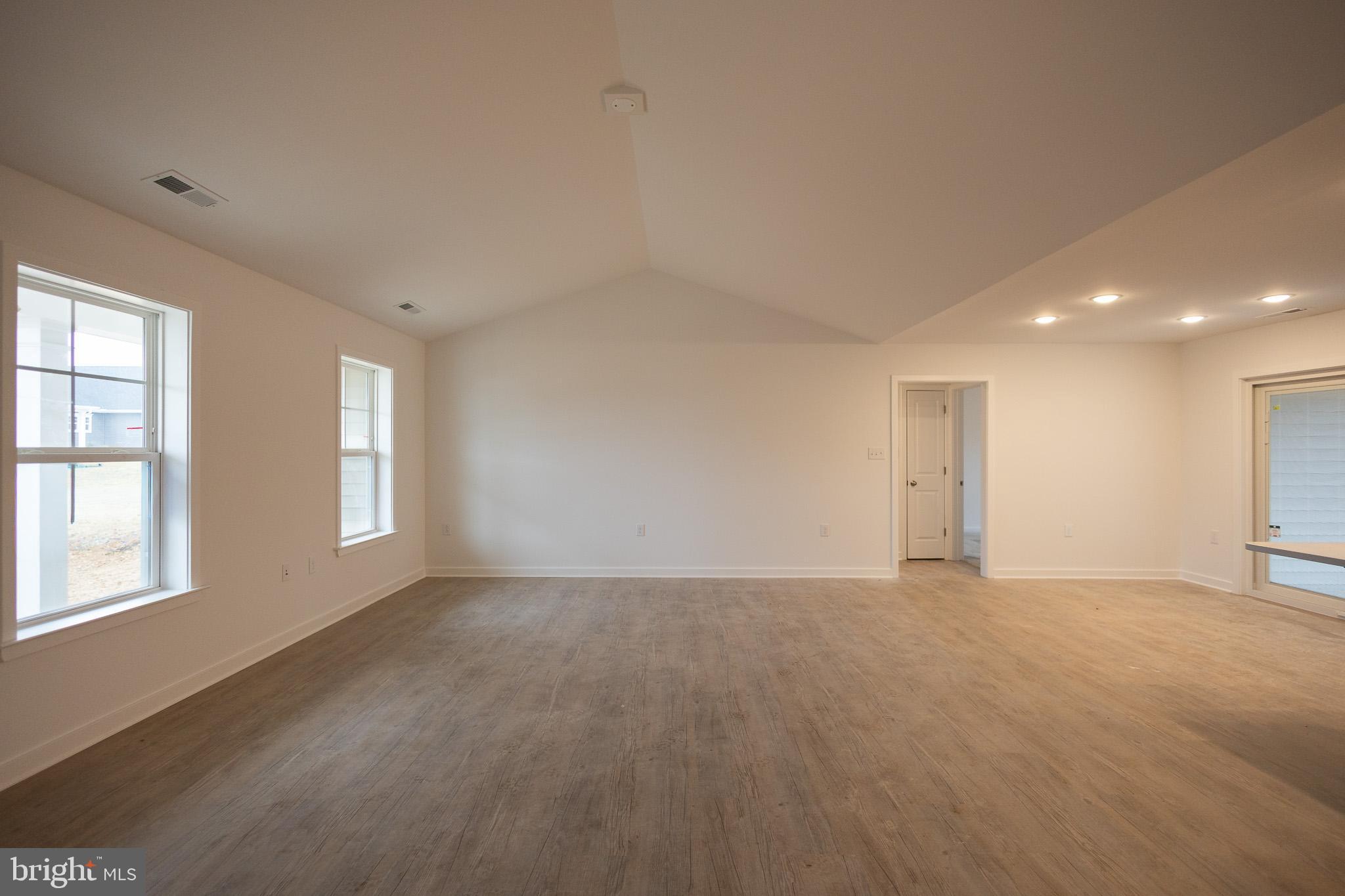 127 THOROUGHBRED TERRACE