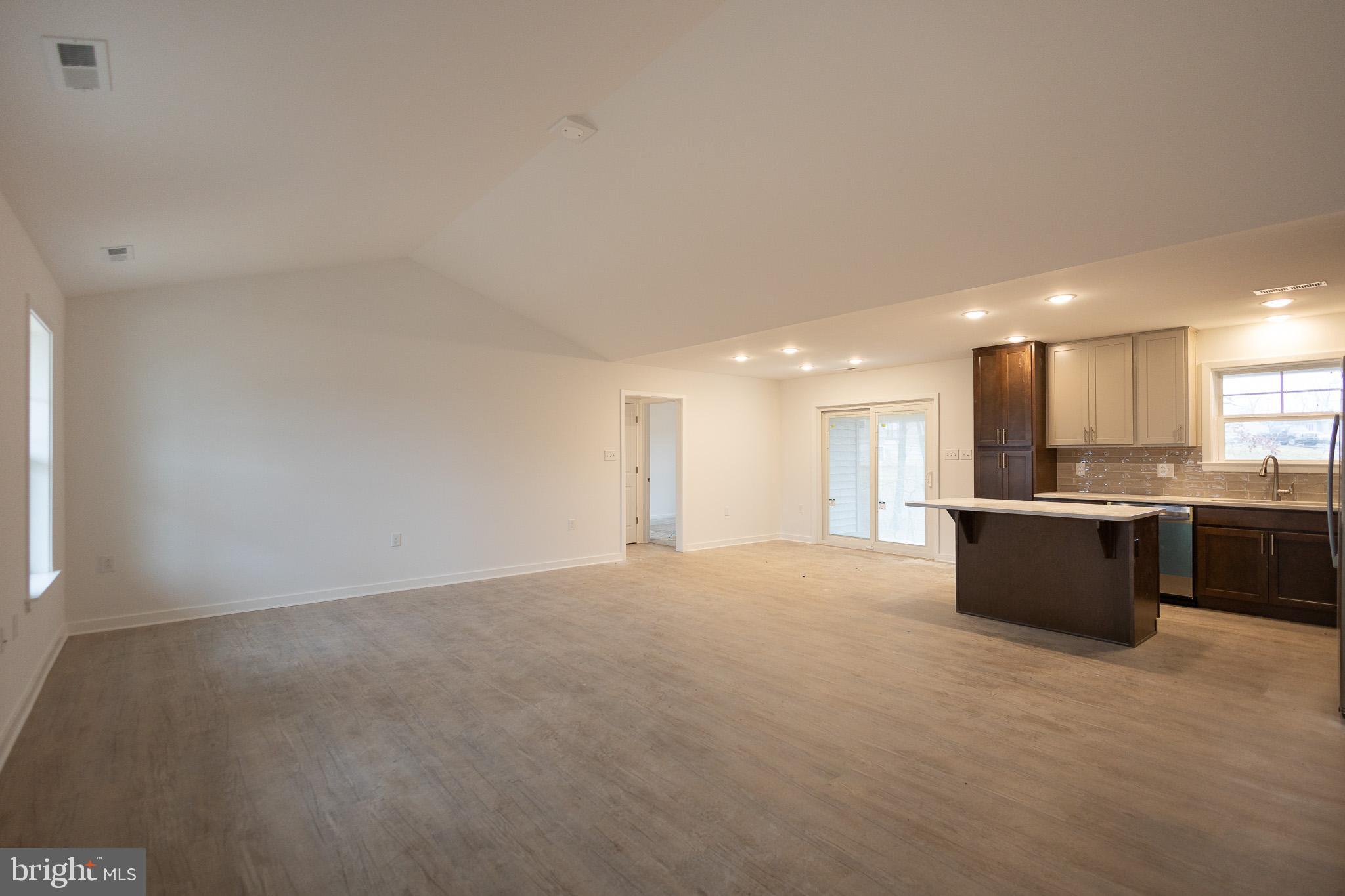 127 THOROUGHBRED TERRACE