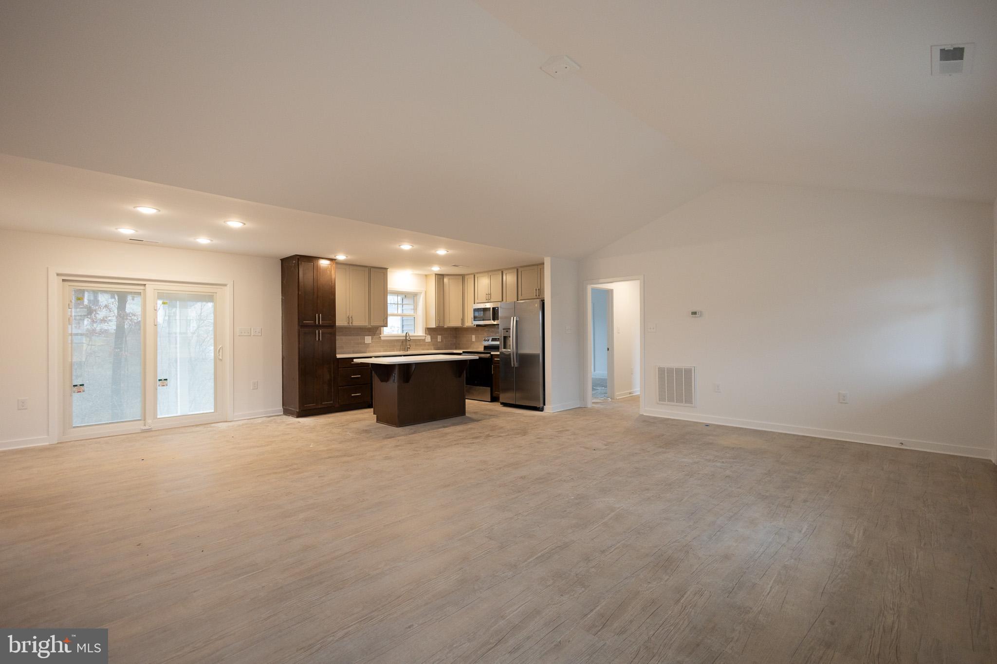 127 THOROUGHBRED TERRACE