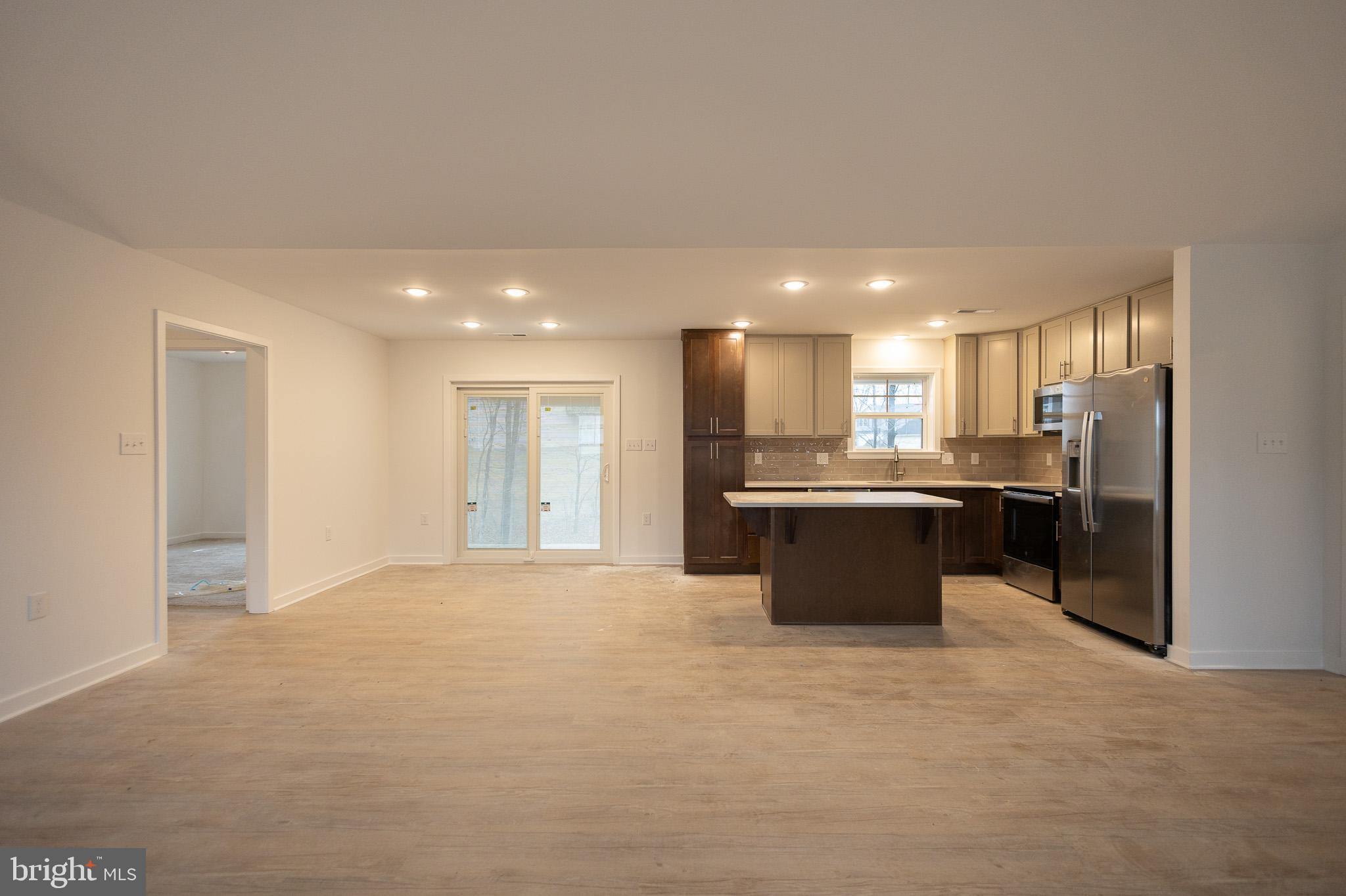 127 THOROUGHBRED TERRACE