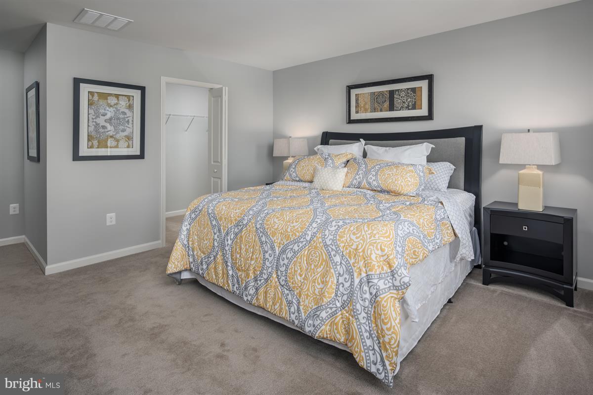 THE SEASONS - Residential