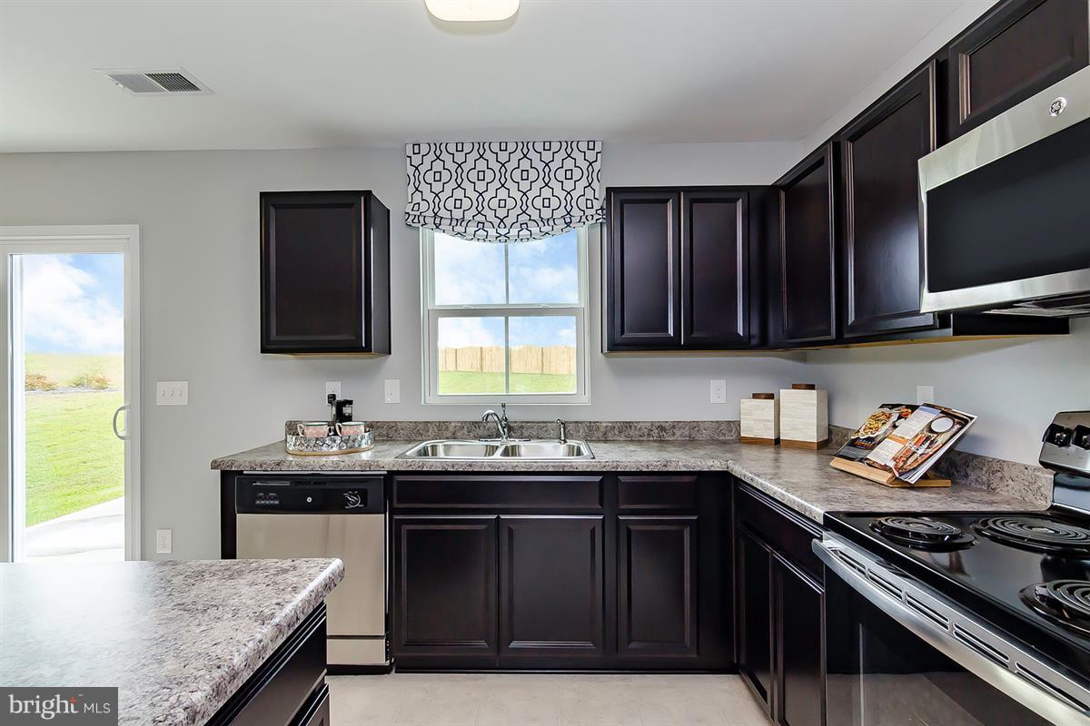 THE SEASONS - Residential