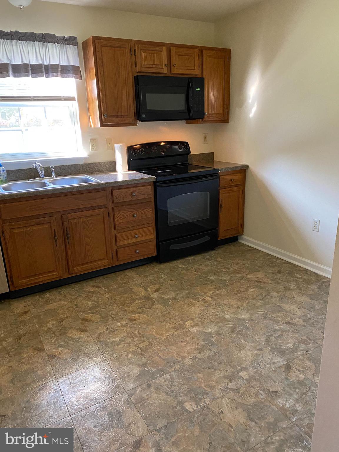 STONE HILL FARMS - Residential Lease