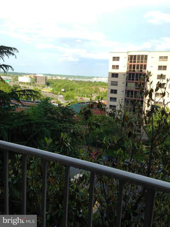 HUNTING CREEK CLUB CONDOMINIUMS - Residential