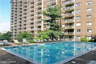 HUNTING CREEK CLUB CONDOMINIUMS - Residential
