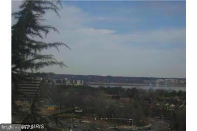 HUNTING CREEK CLUB CONDOMINIUMS - Residential