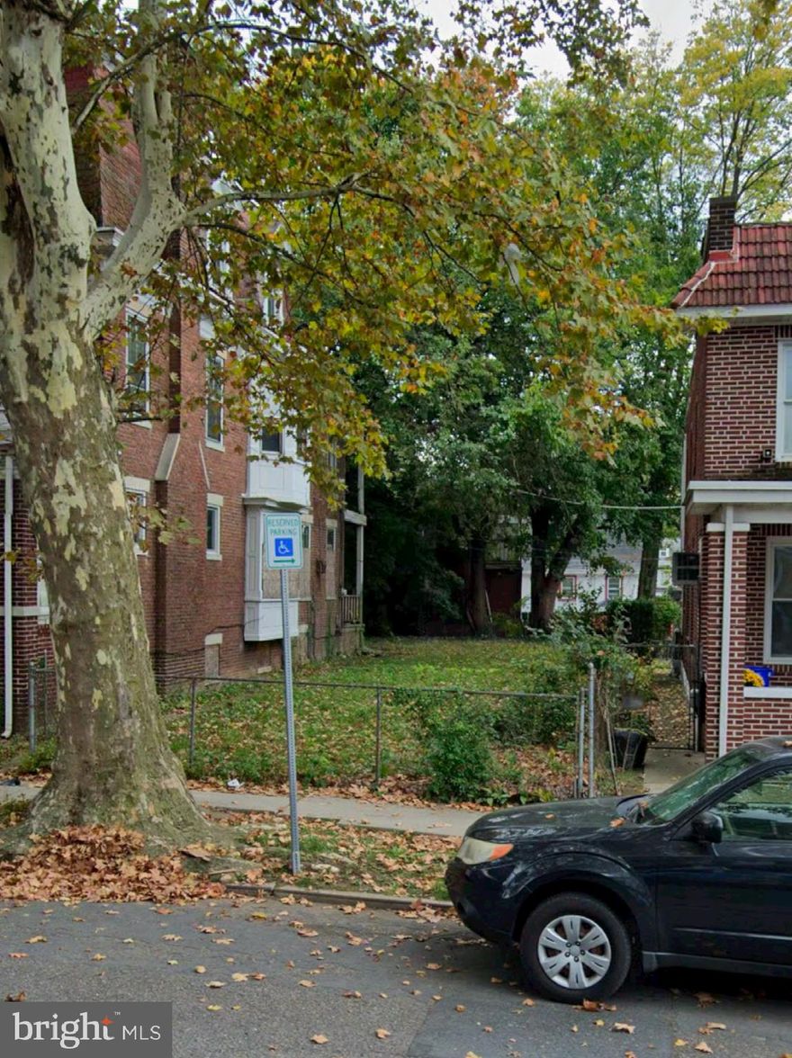 Nice city lot available. Potential buyers should check with city zoning to verify what is able to be constructed on this lot. Located close to Midtown, HACC, the Courthouse, and Riverfront park.