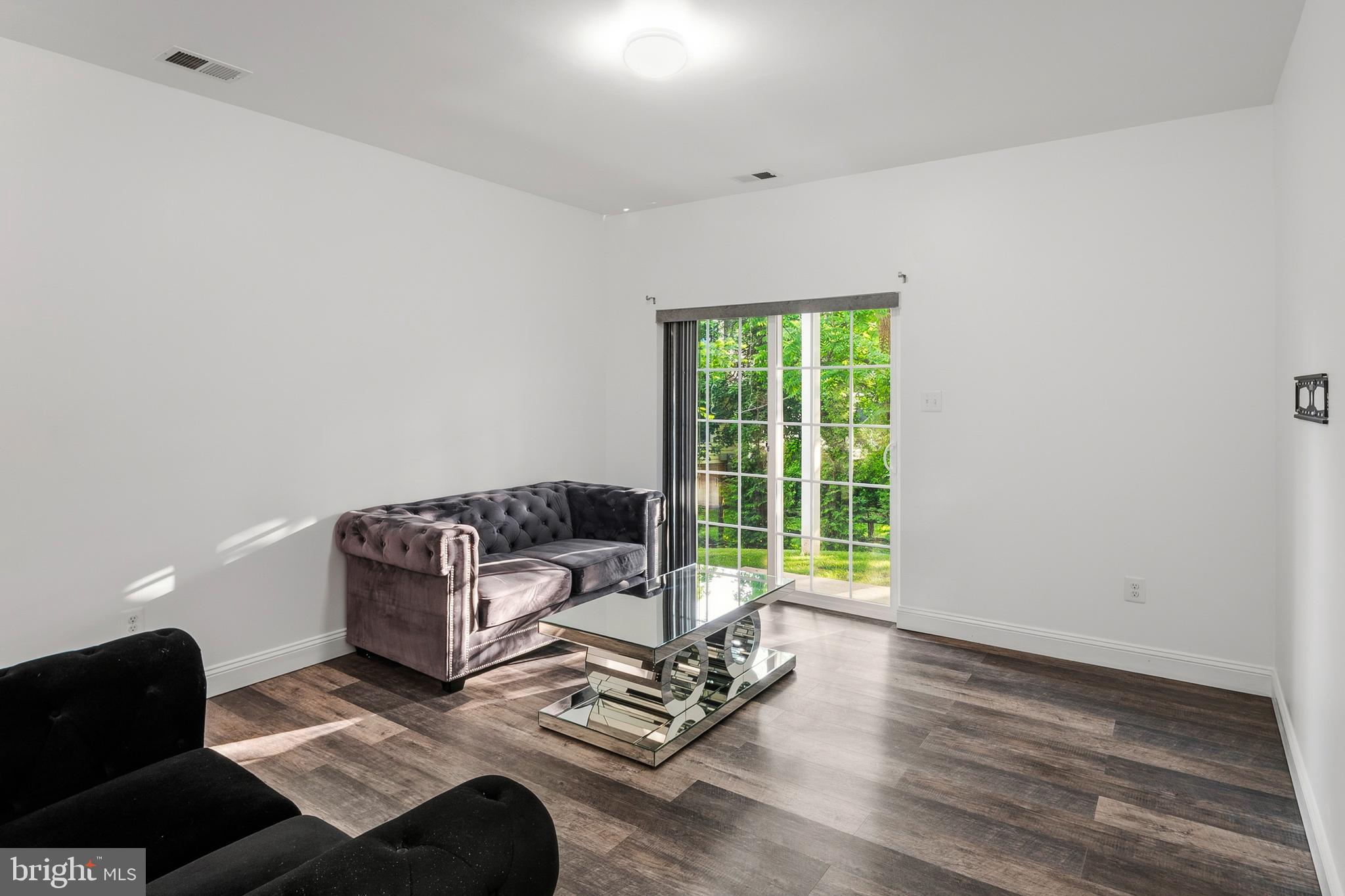 33 GREENSBOROUGH ROAD