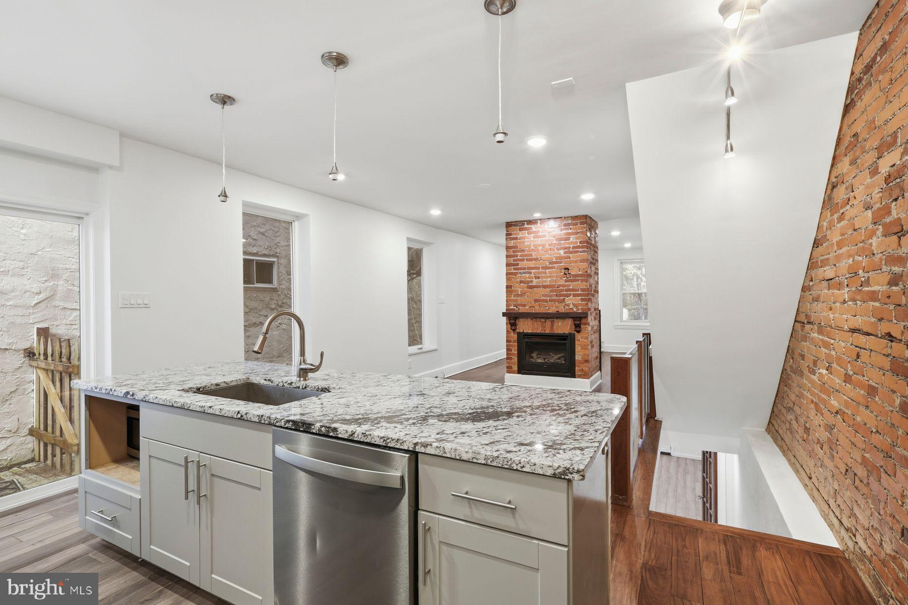 CHESTNUT HILL - Residential