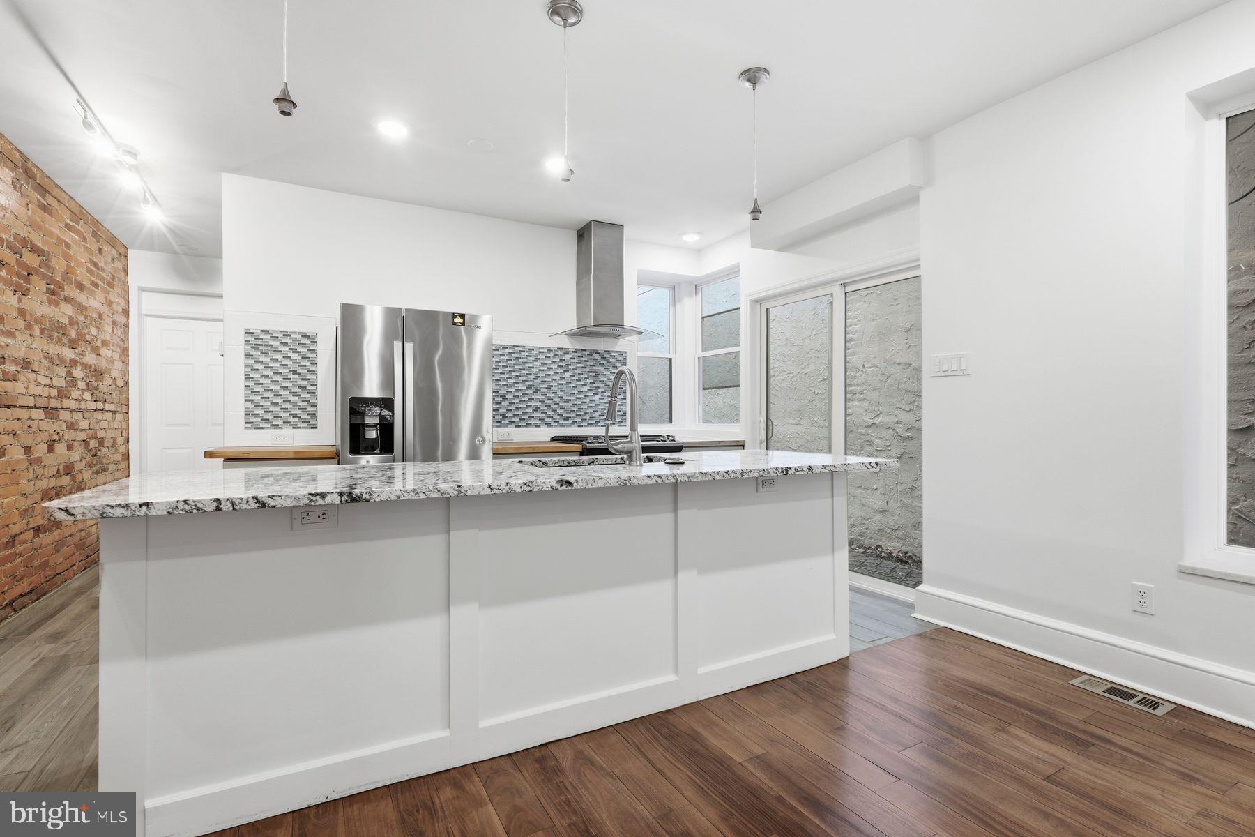 CHESTNUT HILL - Residential