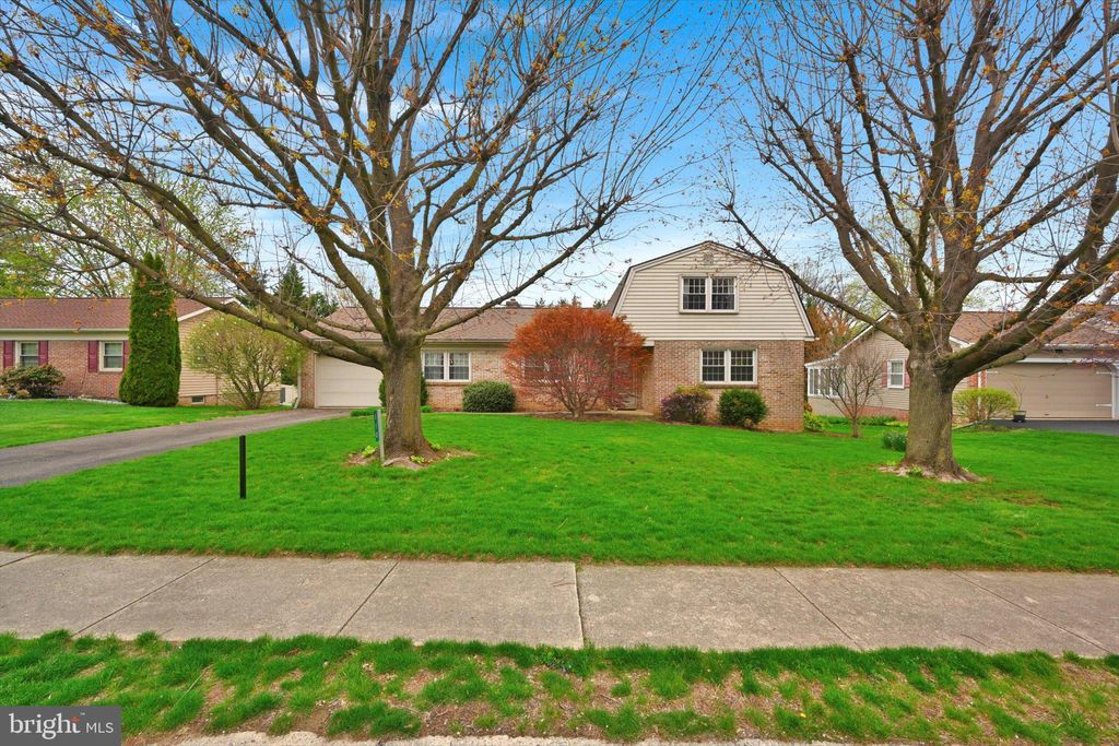 Photo of 110 Pleasant View Drive, STRASBURG, PA 17579 (MLS # PALA2068102)