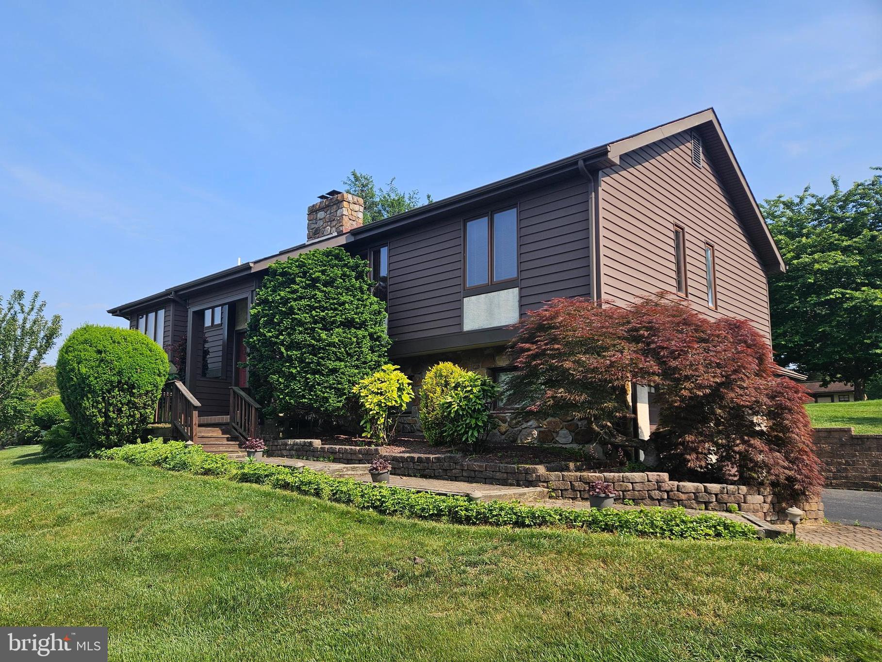 1006 RUSSELL LANE