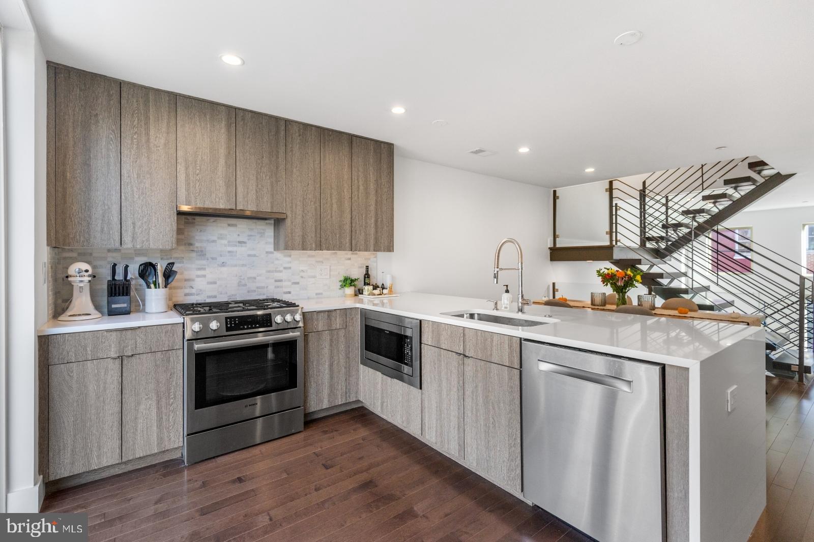 POINT BREEZE - Residential