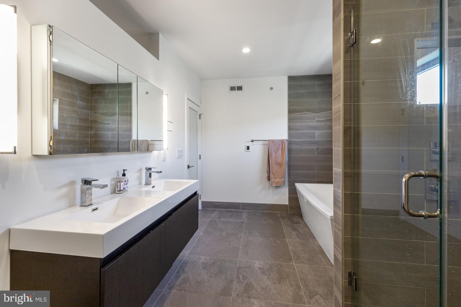 POINT BREEZE - Residential