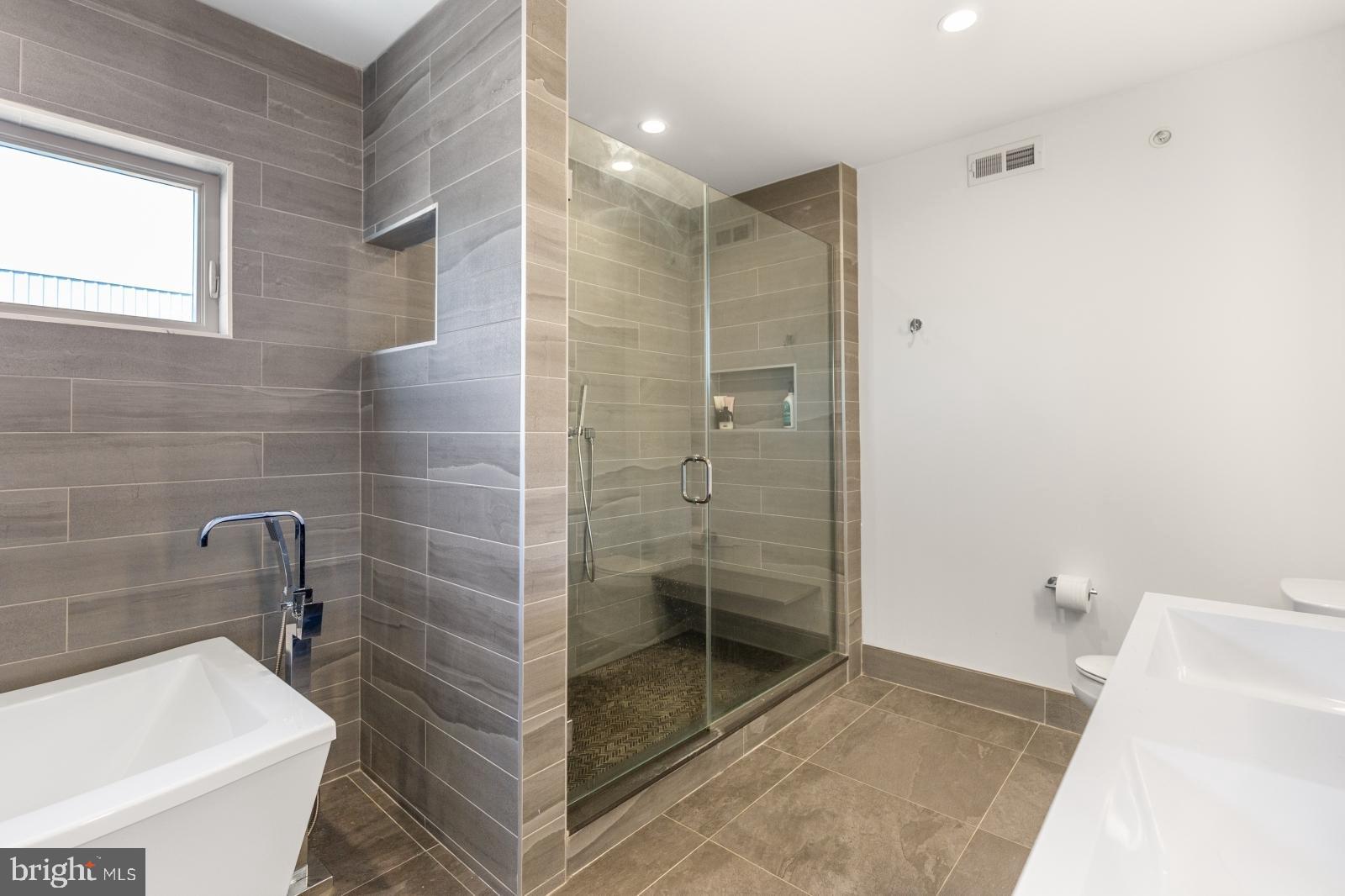 POINT BREEZE - Residential